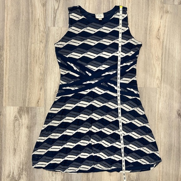 Beige By Eci Sleeveless Mini Sheath Dress Navy Blue Geometric Print Size 14 - Picture 2 of 6